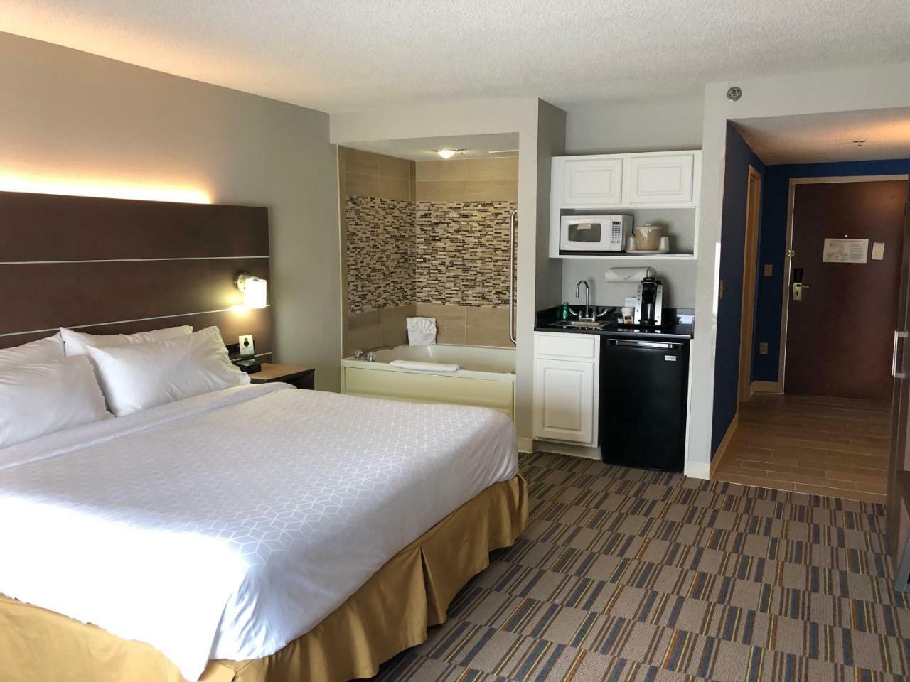 Holiday Inn Express And Suites Quakertown - Allentown Area By Ihg Kültér fotó
